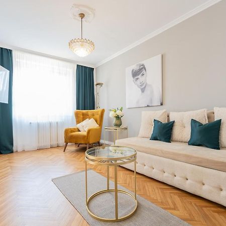 Apartamento Haga Flat Oradea Exterior foto