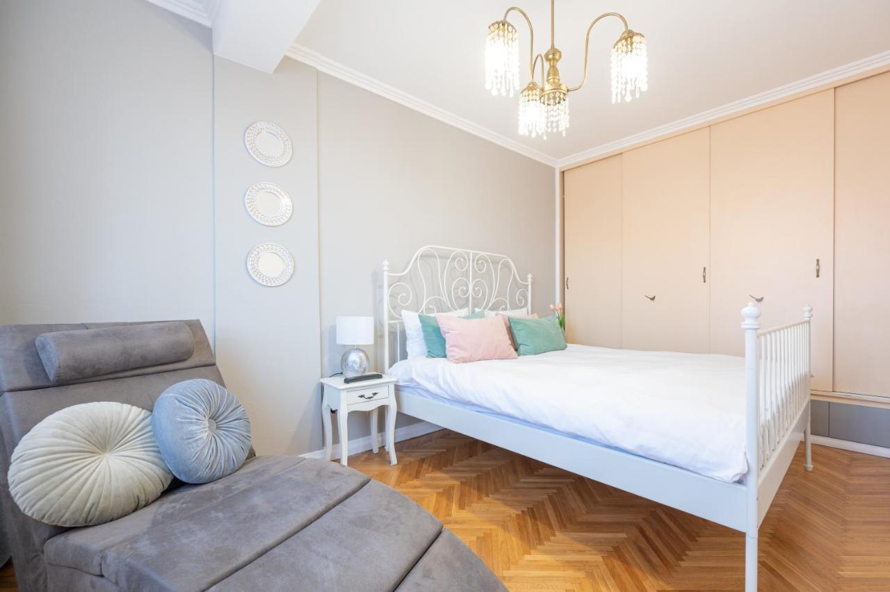 Apartamento Haga Flat Oradea Exterior foto